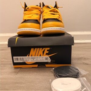 Jordan 1 Retro High OG “Pollen”